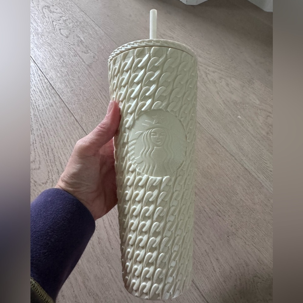 New Starbucks Fall 2025 Matte Cream White Sheen Cable Knit Venti Tumbler 24oz - Picture 2 of 4